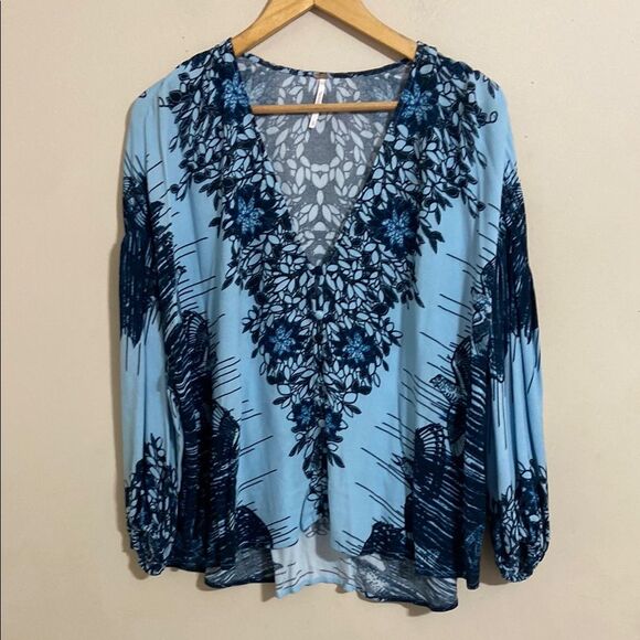 Free People Bird of a Feather Blue Oversized V-neck Top size Small Festival Boho - Picture 1 of 8